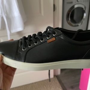 Ecco Black Leather Tennis Shoes